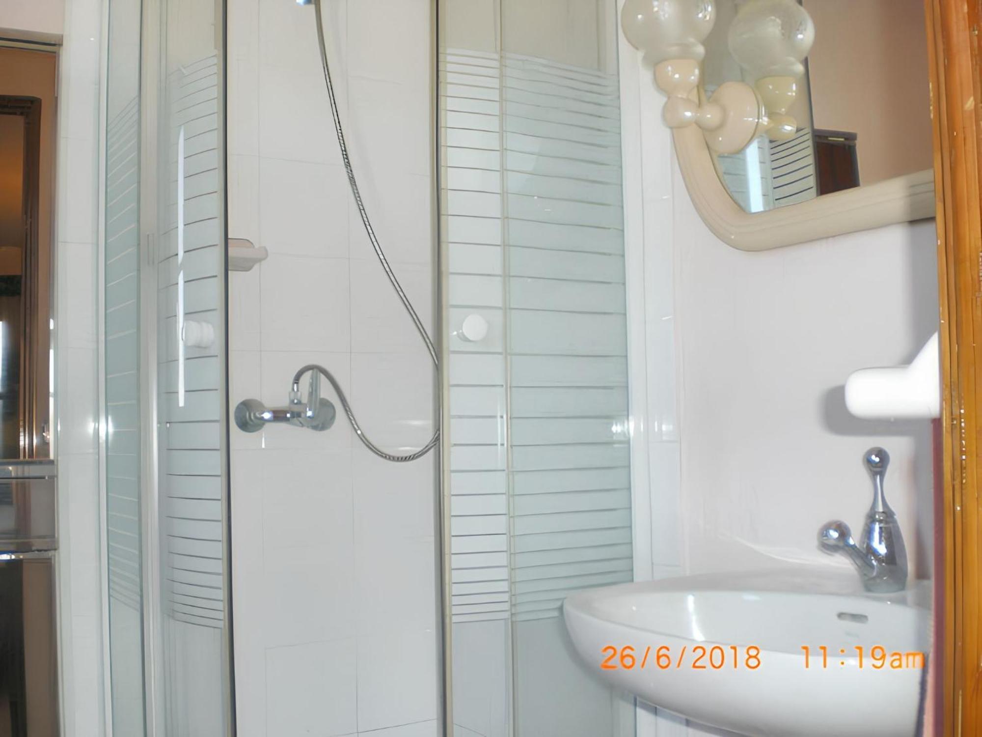 Spacious With Sea View In La Riera De Gaia *