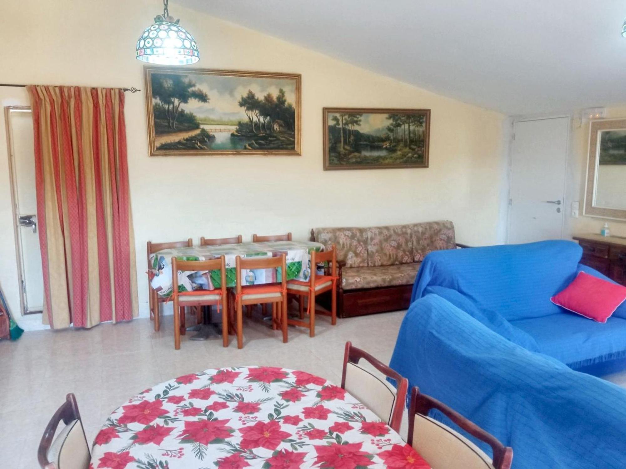 Spacious With Sea View In La Riera De Gaia