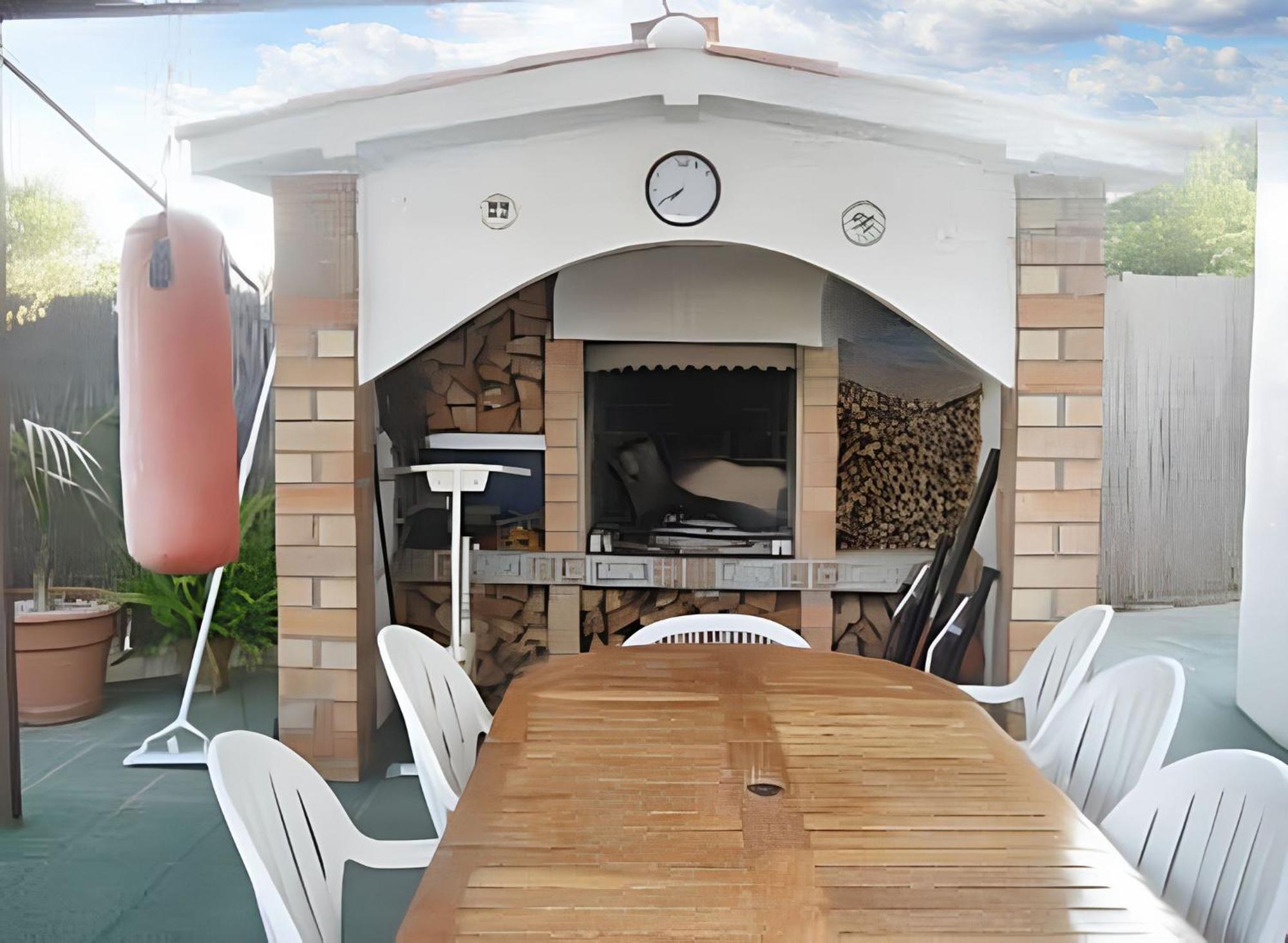 Spacious With Sea View In La Riera De Gaia *